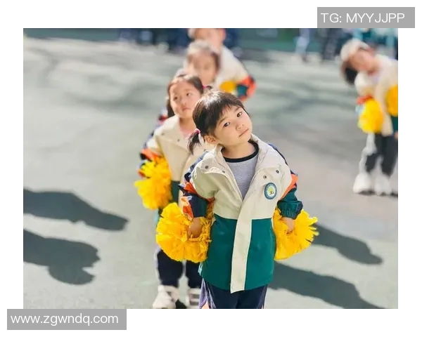 探索11人足球场的魅力与战术布局带你领略足球竞技的精彩瞬间与团队协作的力量 探索11人足球场的魅力与战术布局带你领略足球竞技的精彩瞬间与团队协作的力量