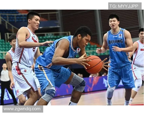 广东东莞大益队迎战北京队全力争胜展现篮球风采 广东东莞大益队迎战北京队全力争胜展现篮球风采